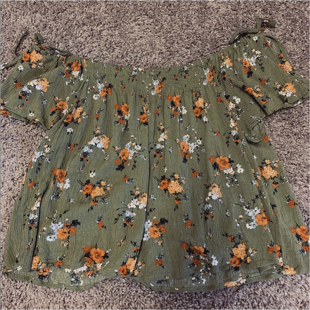 Off the shoulder flowy shirt